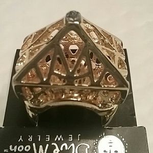BLUE MOON JEWELRY GOLD RING. ADJUSTABLE BAND